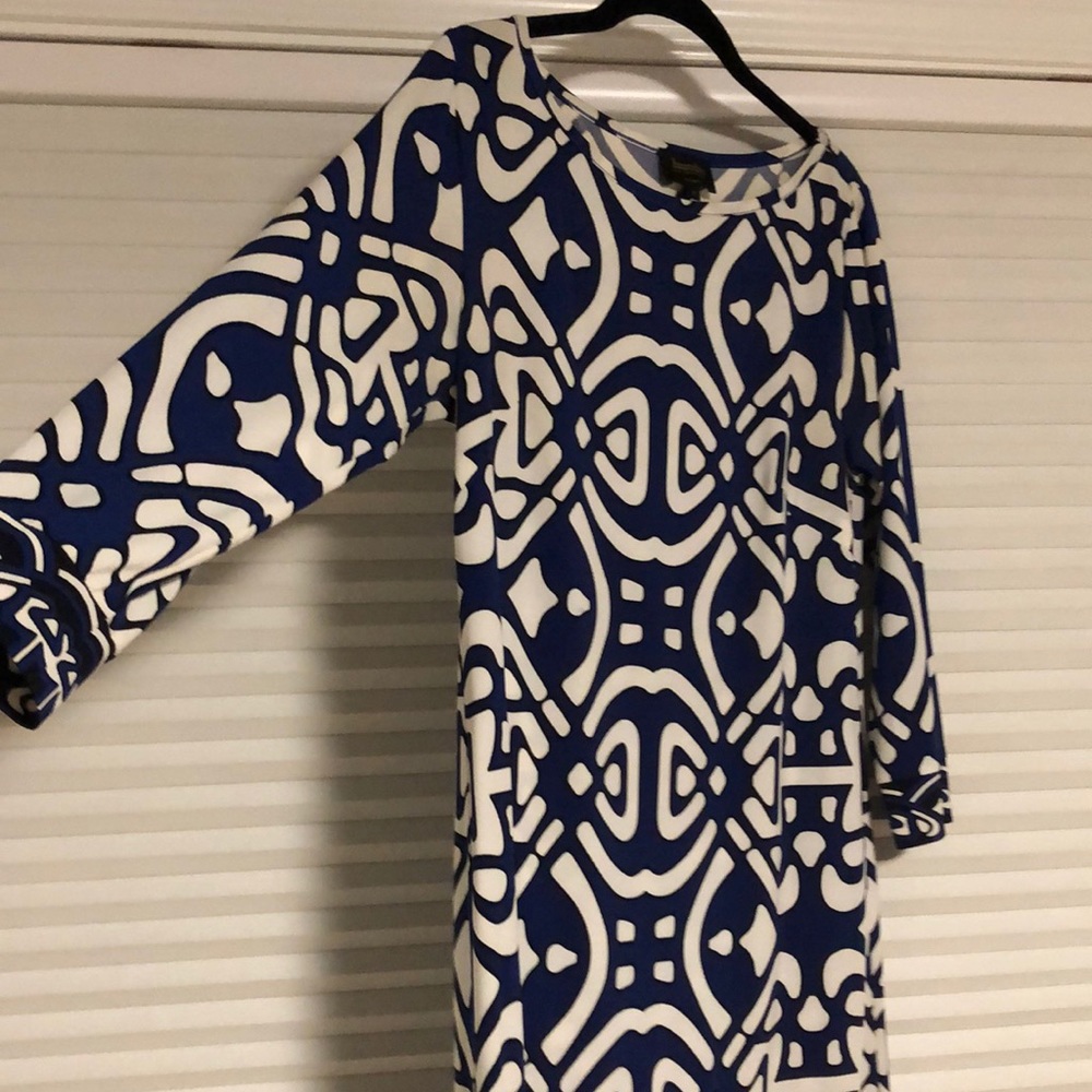 Blue and white patterned 3/4 sleeve dress